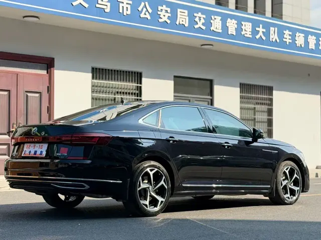 Volkswagen Passat — Фото автомобиля 9