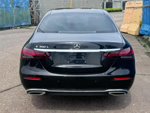 Mercedes-Benz E-Class — Фото автомобиля 8