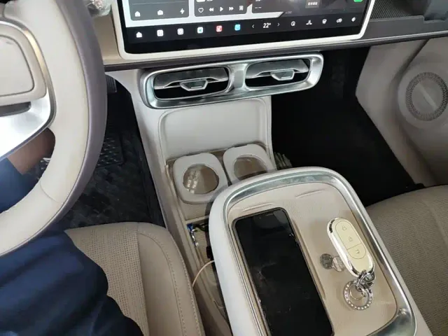 Leapmotor B10 — Фото автомобиля 13