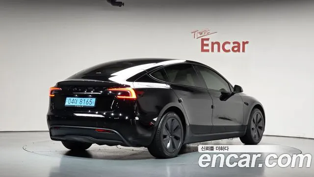 Tesla Model 3 — Фото автомобиля 2