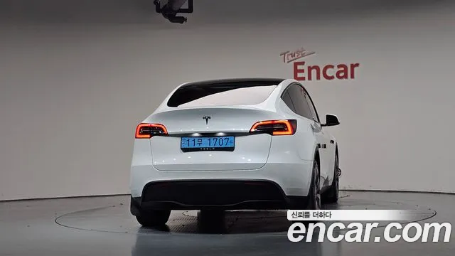 Tesla Model Y — Фото автомобиля 3