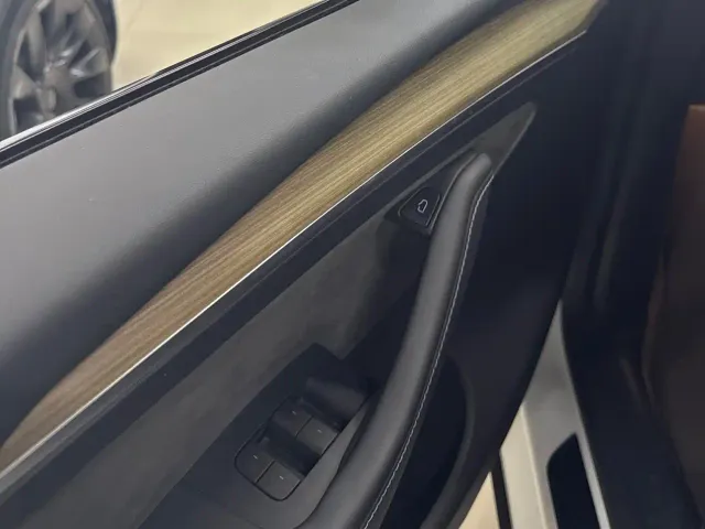 Tesla Model Y — Фото автомобиля 13