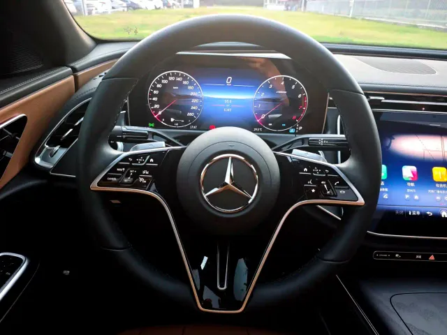 Mercedes-Benz E-Class — Фото автомобиля 11