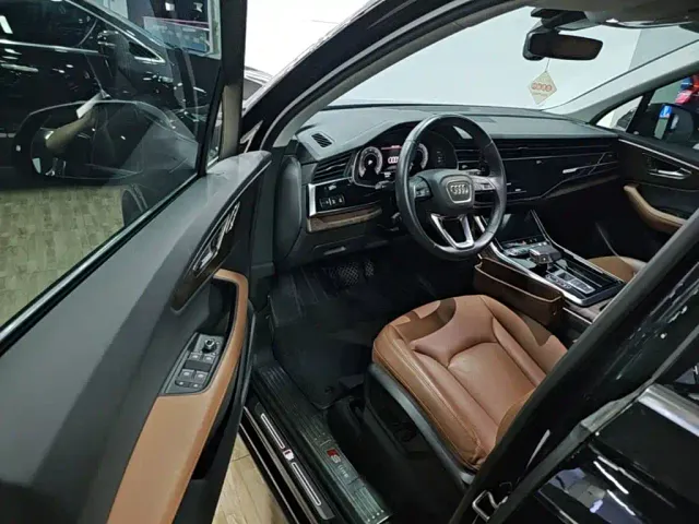 Audi Q7 — Фото автомобиля 15