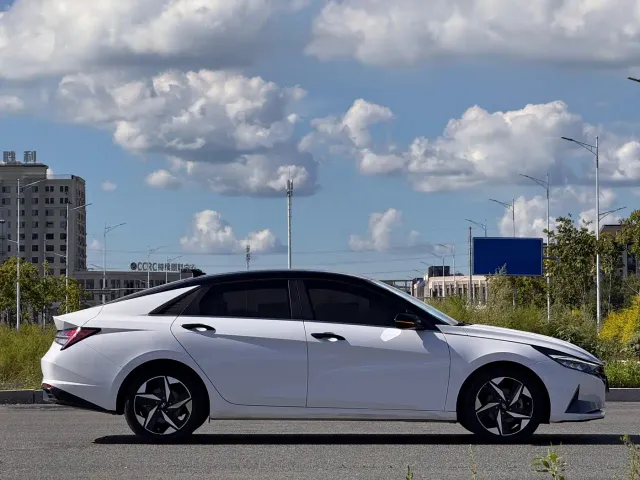 Hyundai Elantra — Фото автомобиля 8