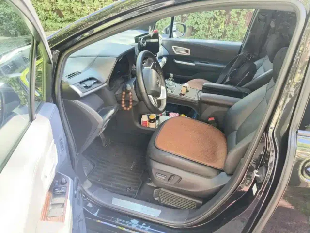 Toyota Granvia 2024 2.5L Hybrid Premium PLUS — Фото автомобиля 8