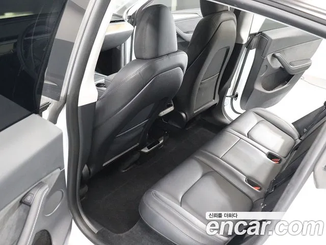 Tesla Model Y — Фото автомобиля 17