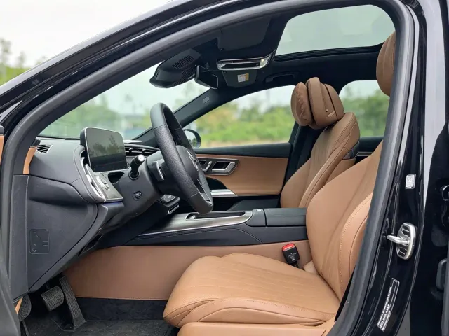 Mercedes-Benz E-Class — Фото автомобиля 2