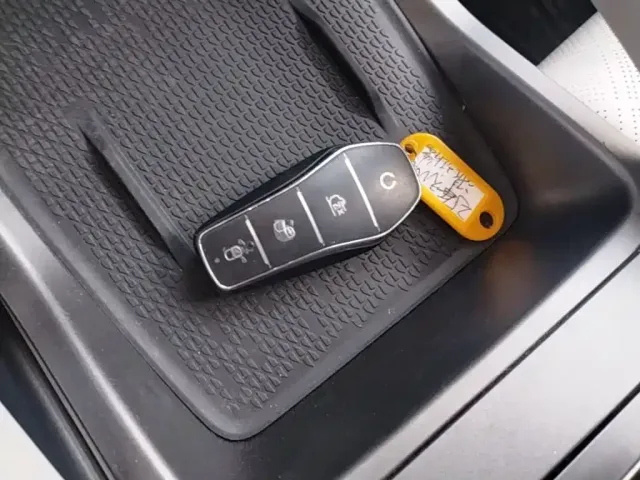 BYD Yuan UP 2024 401KM Leading Edition — Фото автомобиля 8