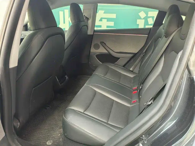 Tesla Model 3 — Фото автомобиля 9