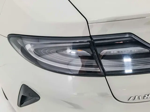 Xiaomi SU7 — Фото автомобиля 13