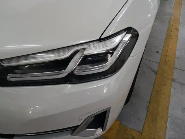 BMW 5 Series — Фото автомобиля 5
