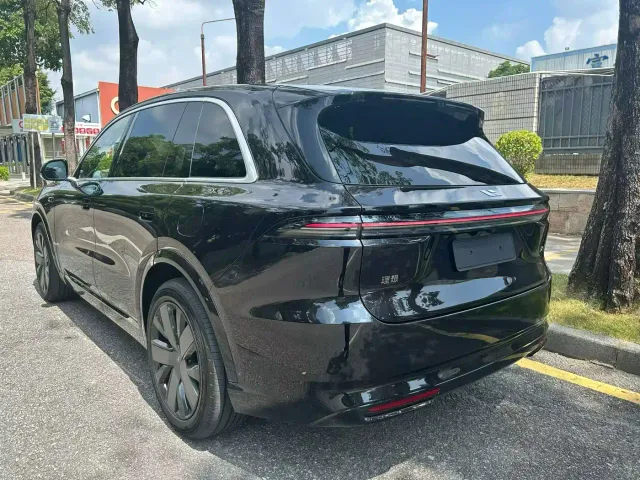 Li Auto L8 — Фото автомобиля 7