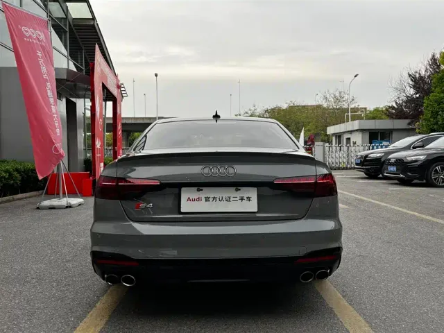 Audi S4 — Фото автомобиля 6