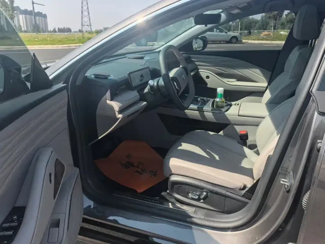 Geely Galaxy Xingyao 8 — Фото автомобиля 4
