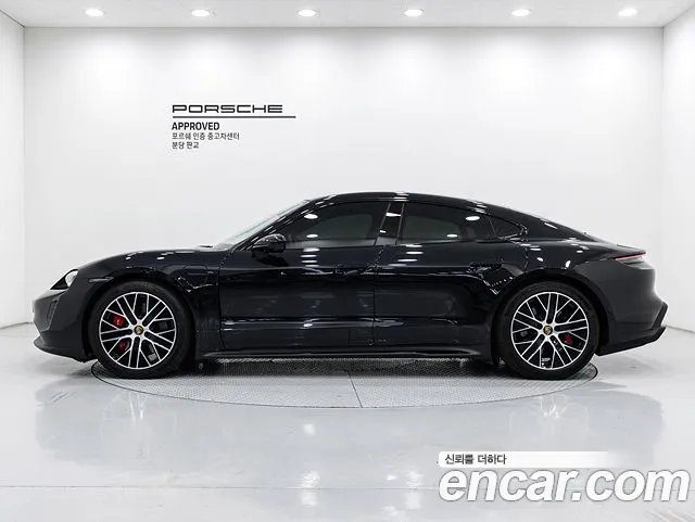 Porsche Taycan — Фото автомобиля 6