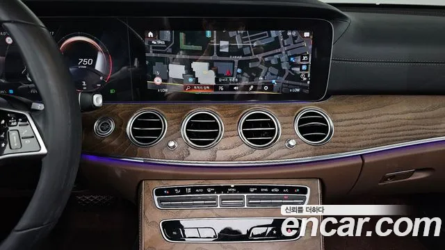 Mercedes-Benz E-Class — Фото автомобиля 14