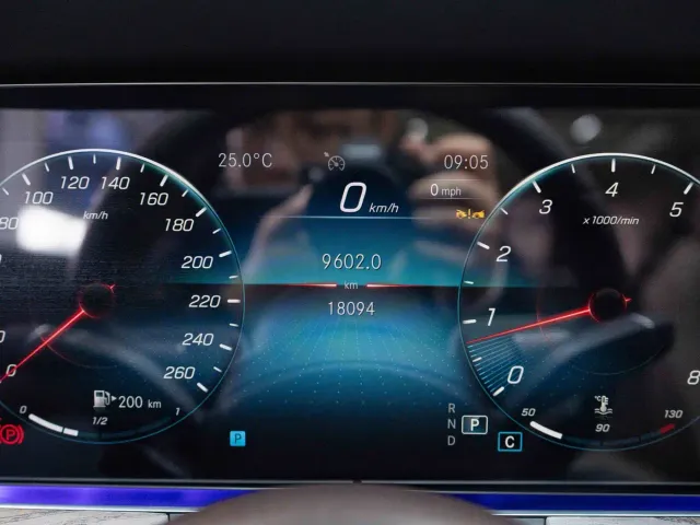 Mercedes-Benz E-Class — Фото автомобиля 13