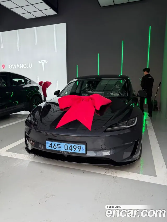 Tesla Model 3 — Фото автомобиля 6