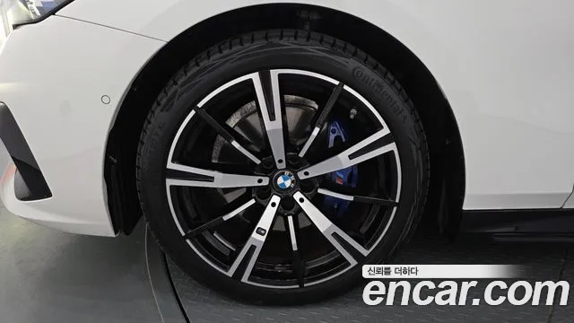 BMW 5-Series 5 серия (G60) 530i xDrive M Sport — Фото автомобиля 4