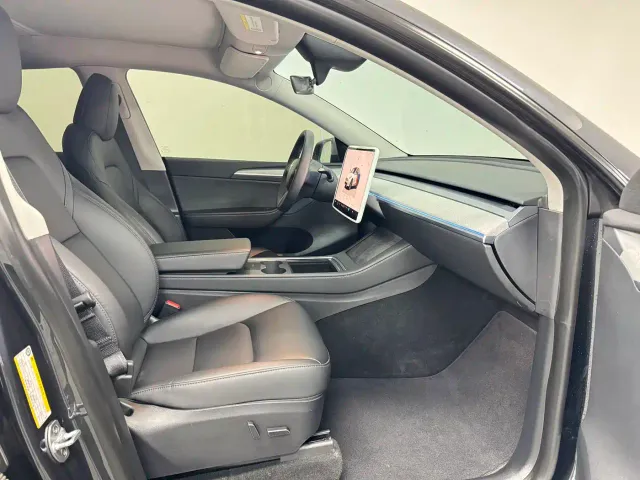 Tesla Model Y — Фото автомобиля 14