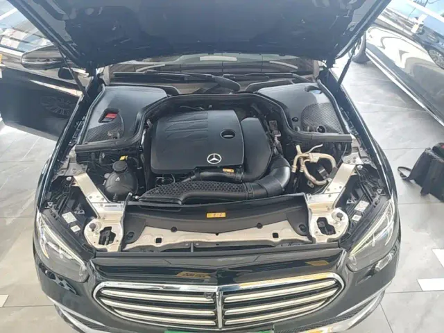 Mercedes-Benz E-Class — Фото автомобиля 19