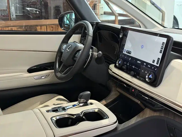 Lexus Lexus LM 2023 500h 6-Seater Prestige Edition — Фото автомобиля 23