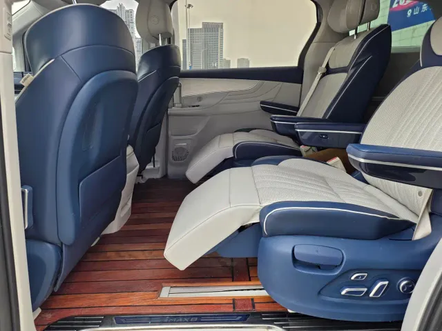 Roewe iMAX8 — Фото автомобиля 15