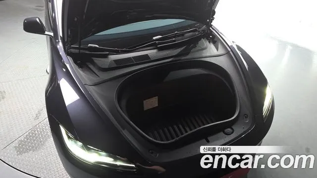 Tesla Model 3 — Фото автомобиля 6