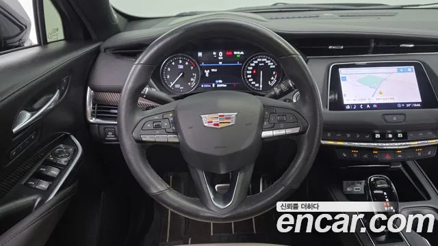 Cadillac XT4 2.0 Sport AWD — Фото автомобиля 13