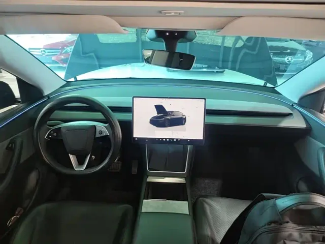Tesla Model Y — Фото автомобиля 9