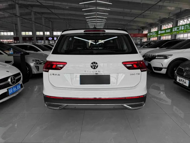 Volkswagen Tiguan L — Фото автомобиля 5