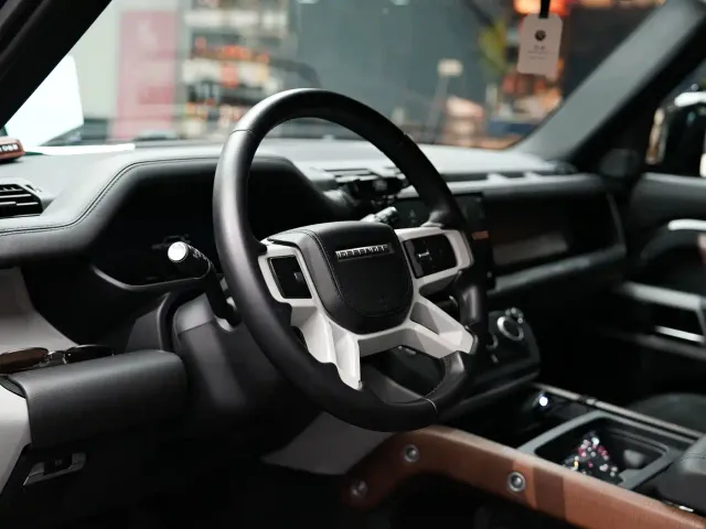 Land Rover Defender — Фото автомобиля 30