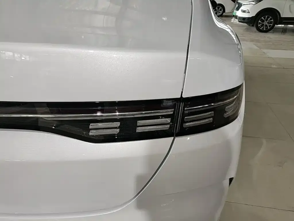 BYD Destroyer 05 2024 Glory Edition DM-i 55KM Luxury — Фото автомобиля 7