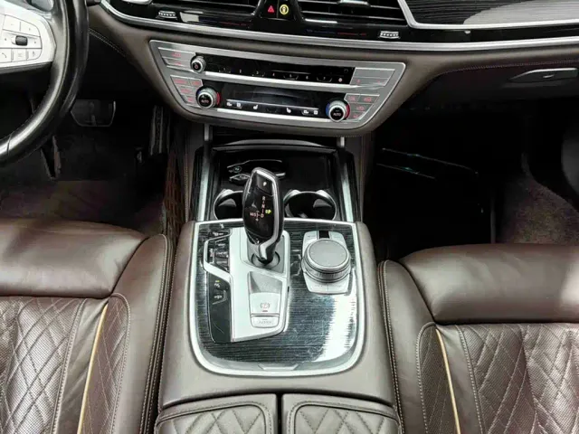 BMW 7 Series — Фото автомобиля 13