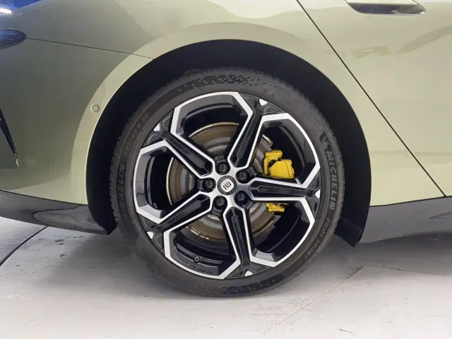 Xiaomi SU7 — Фото автомобиля 11