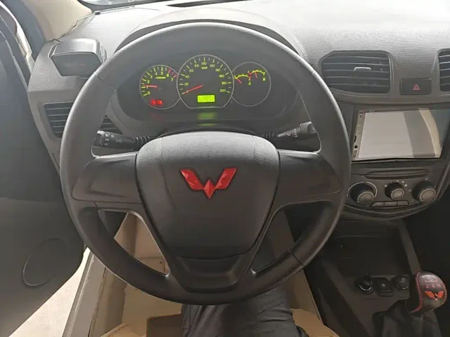 Wuling Hongguang — Фото автомобиля 10