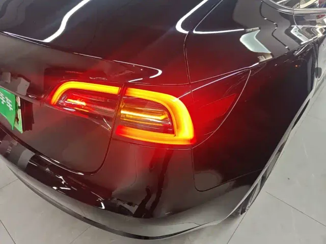 Tesla Model 3 — Фото автомобиля 7