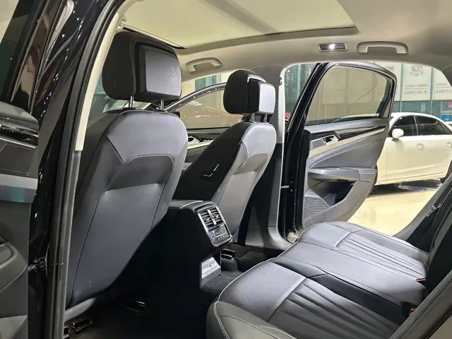 Volkswagen Passat — Фото автомобиля 16