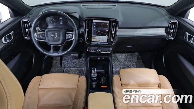 Вольво XC40 B4 Inscription — Фото автомобиля 7