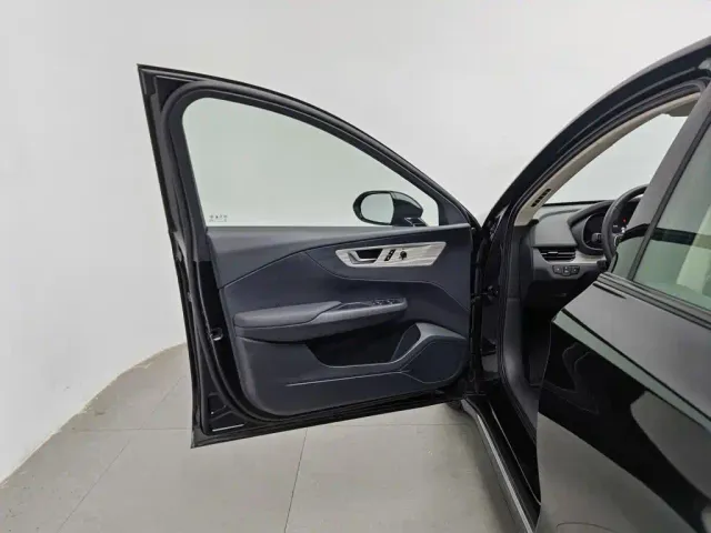 Hongqi E-QM5 — Фото автомобиля 8