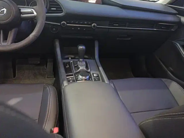 Mazda Axela — Фото автомобиля 16