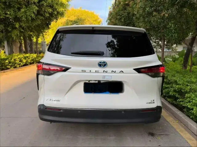 Toyota Sienna — Фото автомобиля 8