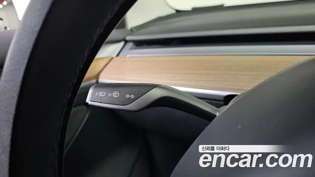 Tesla Model 3 — Фото автомобиля 12
