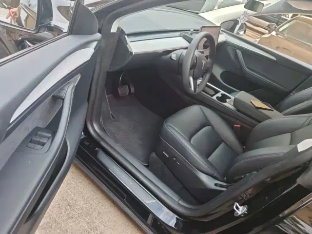 Tesla Model Y — Фото автомобиля 15