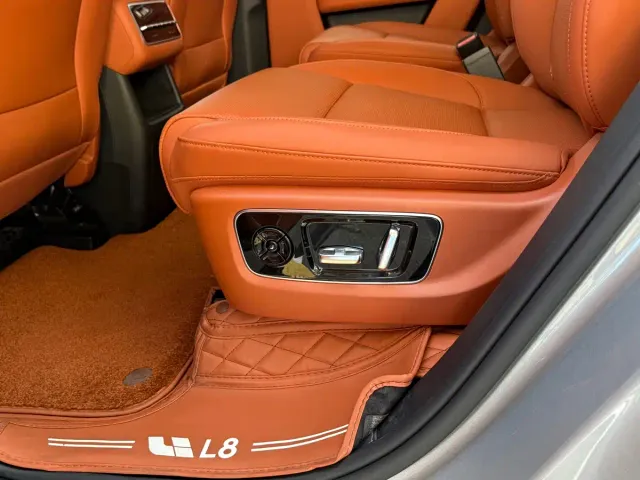 Li Auto L8 — Фото автомобиля 21