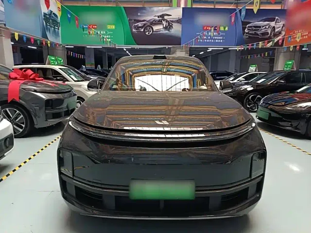 Li Auto L9 — Фото автомобиля 2