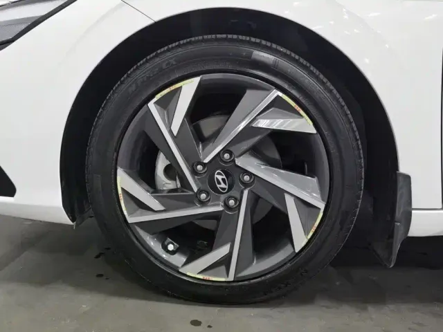 Hyundai Elantra — Фото автомобиля 17