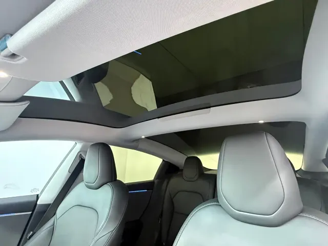Tesla Model 3 — Фото автомобиля 15