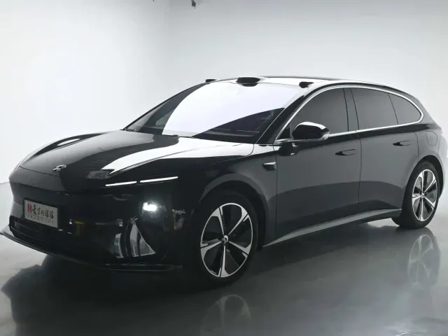 Фотография автомобиля — Nio ET5 Touring